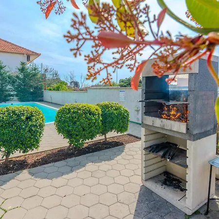 Royal Choice With Pool Apartmán