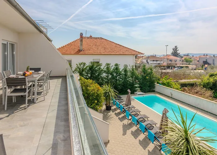 Royal Choice With Pool Апартаменты Задар