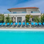 Royal Choice With Pool Apartment Zadar