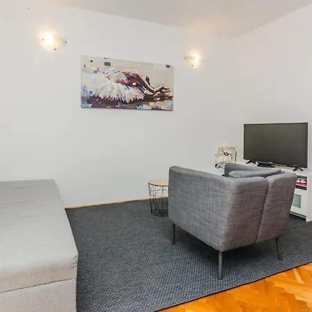 Royal Choice With Pool Апартаменти *