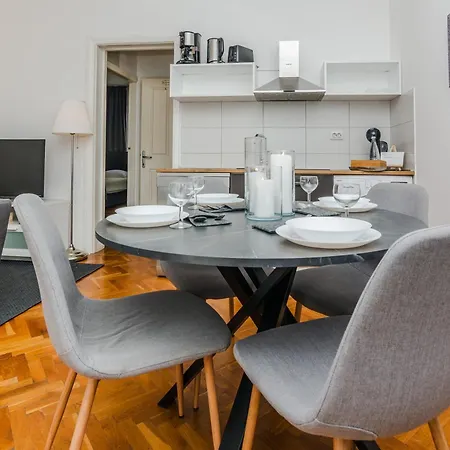 Апартаменти Royal Choice With Pool