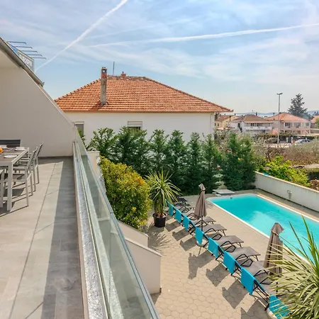 Royal Choice With Pool Апартаменти Задар