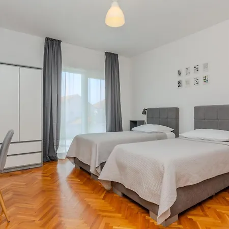 Апартаменти Royal Choice With Pool Задар