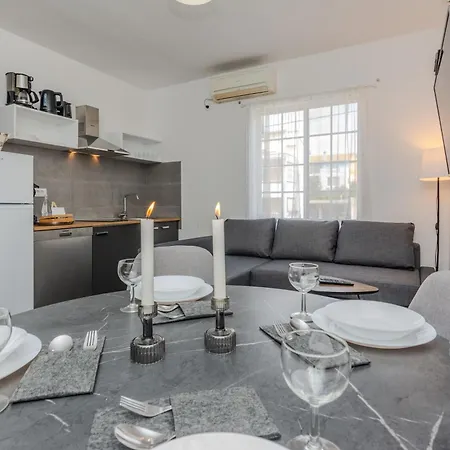 Royal Choice With Pool Апартаменти *