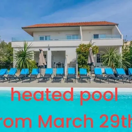 Royal Choice With Pool Апартаменти *